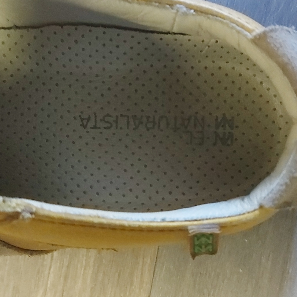 Shoes - Picture 3 of 4